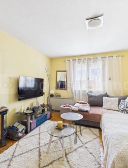 Charmante Doppelhaushälfte mit Photovoltaik, Garten und viel Potenzial in Mühlhausen! - Mühlhausen-Ehingen