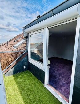 helle und geräumige Dachgeschosswohnung mit Balkon und herrlichem Ausblick über Remscheid - Remscheid