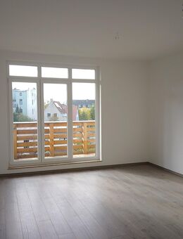Anfragen NUR per E-Mail. Große, renovierte, sonnige 3-Zi-Wohnung mit perfektem Grundriss. - Bremerhaven