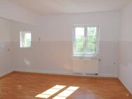 Ruhige Lage * Geräumige 2-Zimmer-Wohnung mit großer Wohnküche und Badewanne * Gartenmitnutzung mgl. - Döbeln