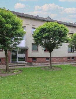 Vermietete, modernisierte Dachgeschosswohnung mit Loggia und Stellplatz in Sackgassenlage - Halstenbek