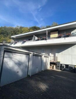 Wohnen, Arbeiten, Vermieten… Zweifamilienhaus mit Balkonen, großer Gewerbeeinheit, Garten, 3 Garagen und Stellplätzen im Mischgebiet von Werdohl… - Werdohl