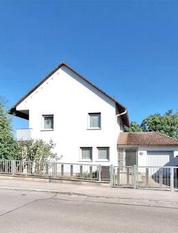 TOP GEPFLEGTES, freistehendes Einfamilienhaus in UNVERBAUBARER Lage, direkt am WIESENGRUND in Schwabach! - Schwabach