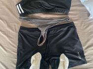 Schwitziges, getragenes Sportoutfit zu verkaufen - München