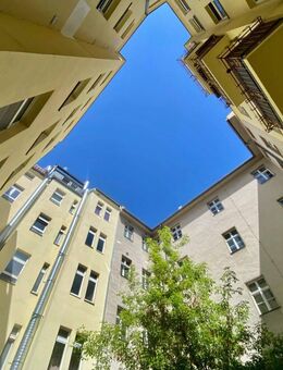 Bezugsfreie, stilvoll sanierte 2-Zimmer-Altbauwohnung mit Balkon in Berlin-Wedding m. Prov. Nachlass - Berlin