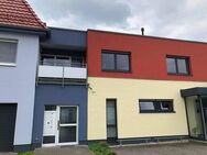 Tolle 2 Raumwohnung in ruhiger Lage mit Balkon, Einbauküche, Fahrstuhl, Carport - Cottbus