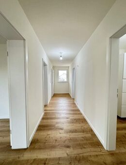 Moderne, schöne und frisch renovierte 2-Zimmer-Whg mit EBK und Terrasse - Achim