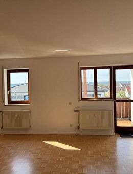 Großzügige 3-Zimmer Wohnung mit EBK, Balkon, Kellerraum und Carport in Höchstadt - Höchstadt (Aisch)