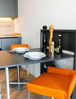 Stilvoll möbliert; Sorglos Zuhause – Komfort, Sicherheit und Eleganz im Herzen Augsburgs - Augsburg