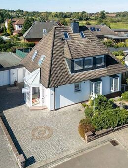 Charmantes Wohnhaus mit tollem Balkon, Terrasse, Garten und Garage. - Syke