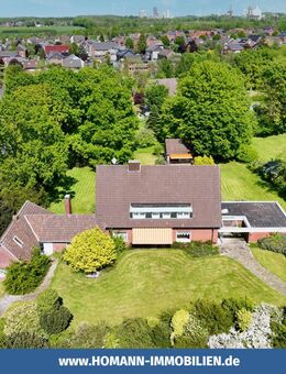 Beckum, Architektenvilla mit angebauten Bürobereich und einem Traum von Grundstück - Beckum