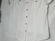 Traditionelle weiße Damen Bluse mit Metall Knöpfen und 2 Taschen, tailliert, Gr. 44/46, Baumwolle - Eggenfelden