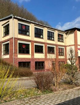 Attraktives Anlageobjekt mit Entwicklungspotenzial in Ortsrandlage – Bürogebäude zur Umnutzung, Einfamilienhaus, Garagen- und Werkstattkomplex - Ruhla