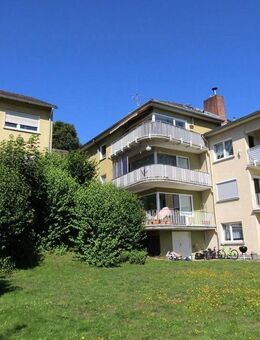 Großzügige 4-Zimmer-Wohnung (105 m²) mit Balkon & schönem Weitblick, Kamin & Garage - Aarbergen