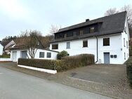 Renoviertes Mehrfamilienhaus: 3 Wohneinheiten mit Garten und Garagen in Hatzfeld-Eifa - Hatzfeld (Eder)