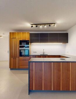 Moderne 2-Zimmer-Erdgeschosswohnung mit Schreinerküche und Südterrasse - Kolbermoor