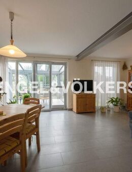 Großzügige KfW-40-Doppelhaushälfte mit Wintergarten - Niederwerrn