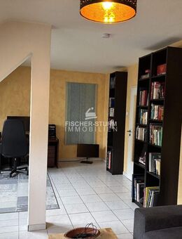 Düsseldorf-Eller: Großzügige 2-Zimmer-Dachgeschoss-Wohnung! - Düsseldorf