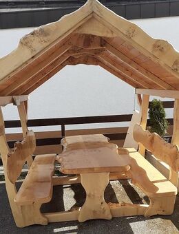 Gartenmöbel - Gartenpavillon - Überdachte Sitzgarnitur. - Bühl