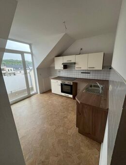 Toller Balkon an der Küche - EBK - Tageslichtbad mit Badewanne - Chemnitz