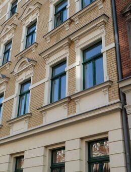 Helle und vermietete 2-Zimmerwohnung im 1.OG mit Balkon, Parkett, Wanne und Einbauküche - Leipzig
