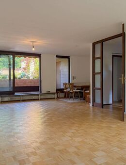 ** Helle 4-Zimmer-Wohnung * mit Einbauküche und 2 Terrassen mit Blick ins Grüne ** in Solln ** - München