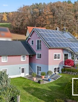 Panoramablick ins Tal! Modernisiertes Einfamilienhaus mit Einliegerwohnung und traumhaftem Garten - Mistelgau