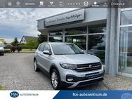 VW T-Cross, 1.0 TSI Life, Jahr 2023 - Demmin