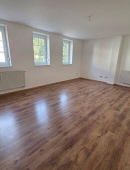 Wohnen auf dem Land - großzügige 3 RW mit Stellplatz - Brüheim