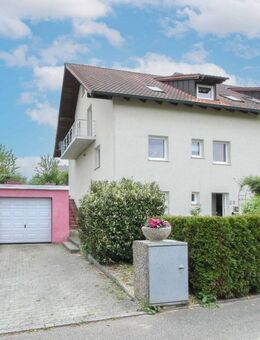 Eigenheim mit Garten, 2 Garagen und 2 Freistellplätzen in Feldrandlage! - Gerzen