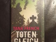 Totengleich Kriminalroman. Weltbild quality French, Tana und Ulrike Wasel - Essen