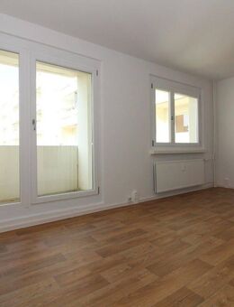 Charmante 4-Zimmer-Wohnung mit Balkon - sofort bezugsfrei! - Halle (Saale)