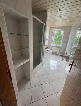 3 Zimmerwohnung mit Dusche und Badewanne, Parkplatz, Garten, Waschkeller - Chemnitz