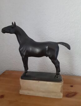 antike Bronzefigur "stehendes Pferd" (Karl Möbius) - Hannover