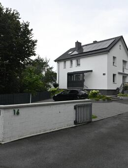 Freistehendes 2-1/2-geschossiges 1-Familienwohnhaus mit Einliegerwohnung - Lippstadt