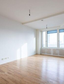 Schmuckes Wohnnest auf der 10. Etage mit Loggia und Weitblick - Berlin