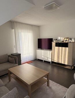 Komplett renovierte 3 Zi.-DG Wohnung in ruhiger Lage von Sersheim! - Sersheim