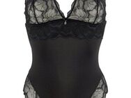 LASCANA Body mit hohen Beinausschnitten und feiner Spitze, sexy Dessous