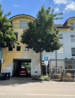 Zentral Wohnen - Gepflegte 2-Zimmer Wohnung mit Tiefgaragenstellplatz - Traunreut