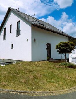 Familienidyll mit Komfort: Freistehendes Einfamilienhaus mit großem Garten in ruhiger Lage - Eichenbühl