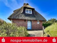 Ein seltenes Angebot mit kleinem Wattblick. Einzelhaus unter Reet und Garage am Lister Ortsrand - List