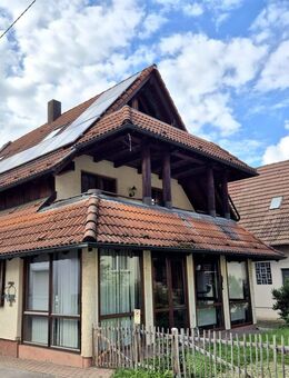 Historie trifft Gemütlichkeit: Zweifamilienhaus mit liebevollen Details und Garten in Esslingen-Mettingen - Esslingen (Neckar)