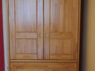 Kleiderschrank / Schlafzimmerschrank, Massivholz Kiefer, astfrei, cognac, NP 1.890,00€, sehr guter Zustand - Nürnberg