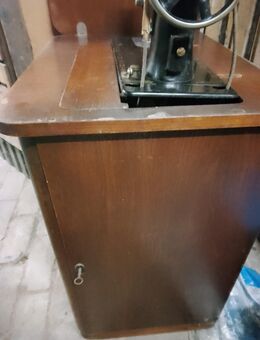Verkaufe alte Nähmaschine - Saarbrücken