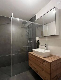 Gepflegte, lichtdurchflutete 2-Zimmer Wohnung mit Südbalkon - Oberndorf (Neckar)