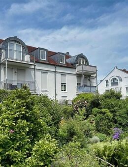 Charmante Dachgeschosswohnung mit Balkon und Blick ins Grüne - Dinkelscherben