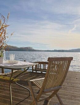 Auf dem eigenem Steg sitzen und die Welt vergessen - der Stocksee lädt zum Träumen ein - Stocksee