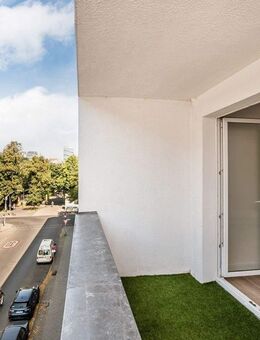 Kreuzberg: Glogauer Str.: ERSTBEZUG nach Sanierung: 2-Zi-Whg, 60 m² im VHS 3. OG + Balkon - SOFORT - Berlin