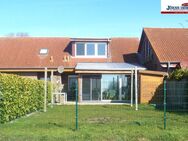 Charmante Doppelhaushälfte im Kettenhausstil mit Wintergarten und Weitblick ins Grüne - Fehmarn