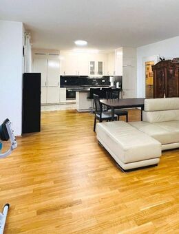 Frankfurt-Bockenheim: Großzügige 5-Zimmerwohnung am Rebstockpark! - Frankfurt (Main)